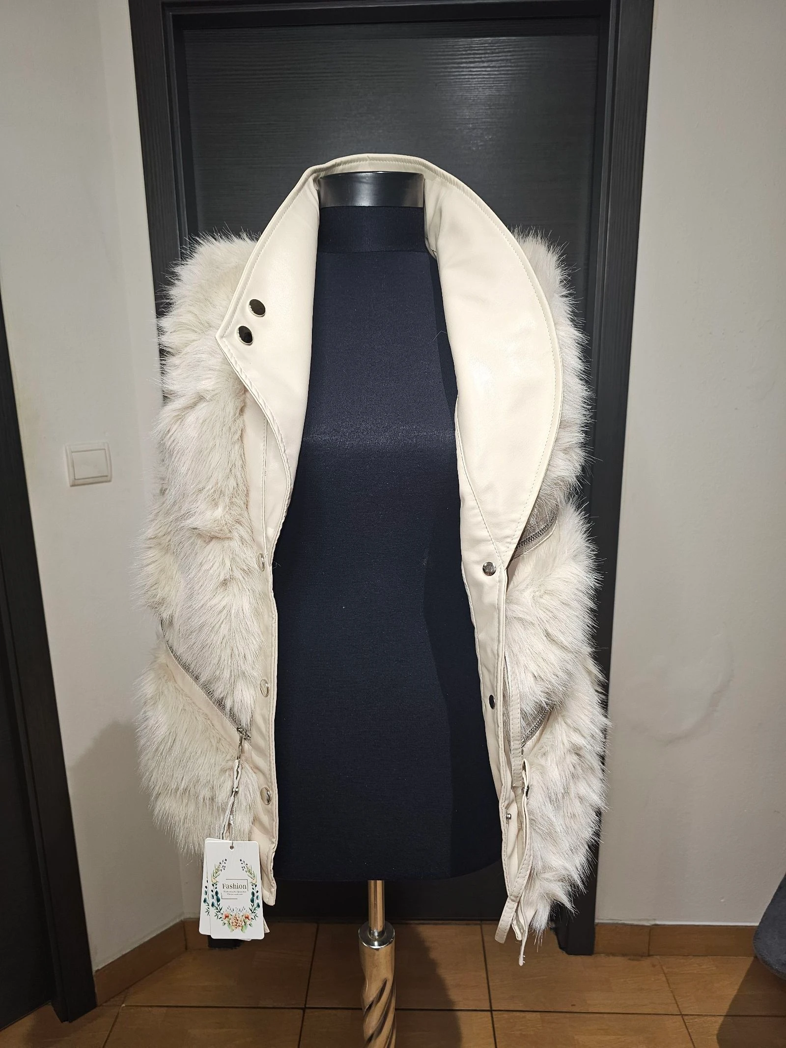 Nieuwe crèmekleurige nepbont mouwloos vest – photo 4
